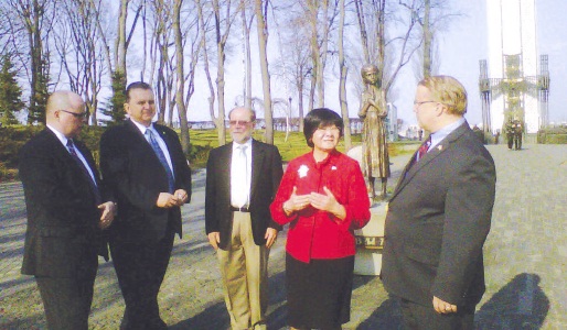 L. to R.: Taras Zalusky, Taras Pidzamecky, Borys Potapenko, Minister Beverley Oda and Canadian Ambassador in Ukraine, Troy Lulashnyk