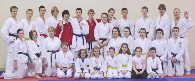 1 - Члени Kлубу УНО Shotokan Karate-Do Academy. Справа Микола Шишко – головний тренер Клубу УНО Shotokan Karate-Do Academy