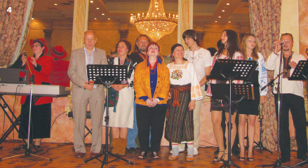 4 – Performers at Toronto stop-over concert event at King’s Garden – Golden Lion Restaurant