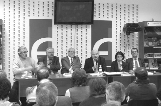 1 -At the launch of the new issue of Ukraina Moderna in the “Ye” bookstore (L. to R.): Yaroslav Hrytsak, Fedir Turchenko, Stanislav Kulchytsky, Olia Hnatiuk, and Leonid Zashkilniak