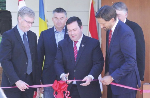 Front row: Mr. Dave McDonough, Master of Ceremonies, Superintendent Banff Field Unit, Parks Canada; The Honourable Jason Kenney, Minister of Employment and Social Development and Minister of Multiculturalism; and Ivan Grbešić, Chair of the Canadian First World War Internment Recognition Fund. Second row: Mr. James Bezan, M.P. Selkirk- Interlake and Senator Scott Tannas