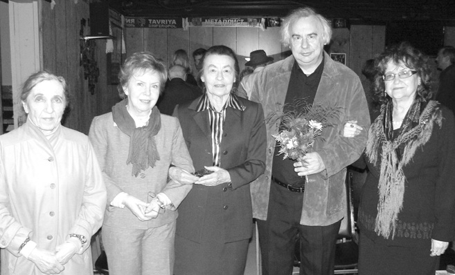 L. to R.: Descendents of prisioners held at Bereza Kartuzka Iryna Davydovych and Lesia Kachor-Hawryliuk; Prof. Luba Zuk, Yurij Luhovy and Bohdanna Klecor-Hawryluk