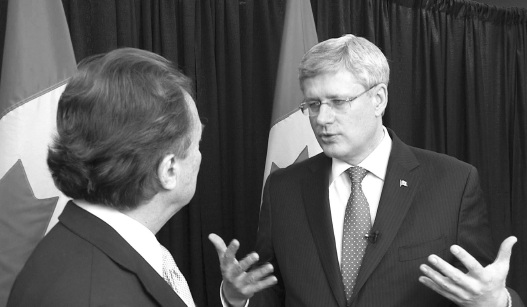 R. to L.: Right Honourable Prime Minister Stephen Harper and executive producer Kontakt TV Jurij Klufas